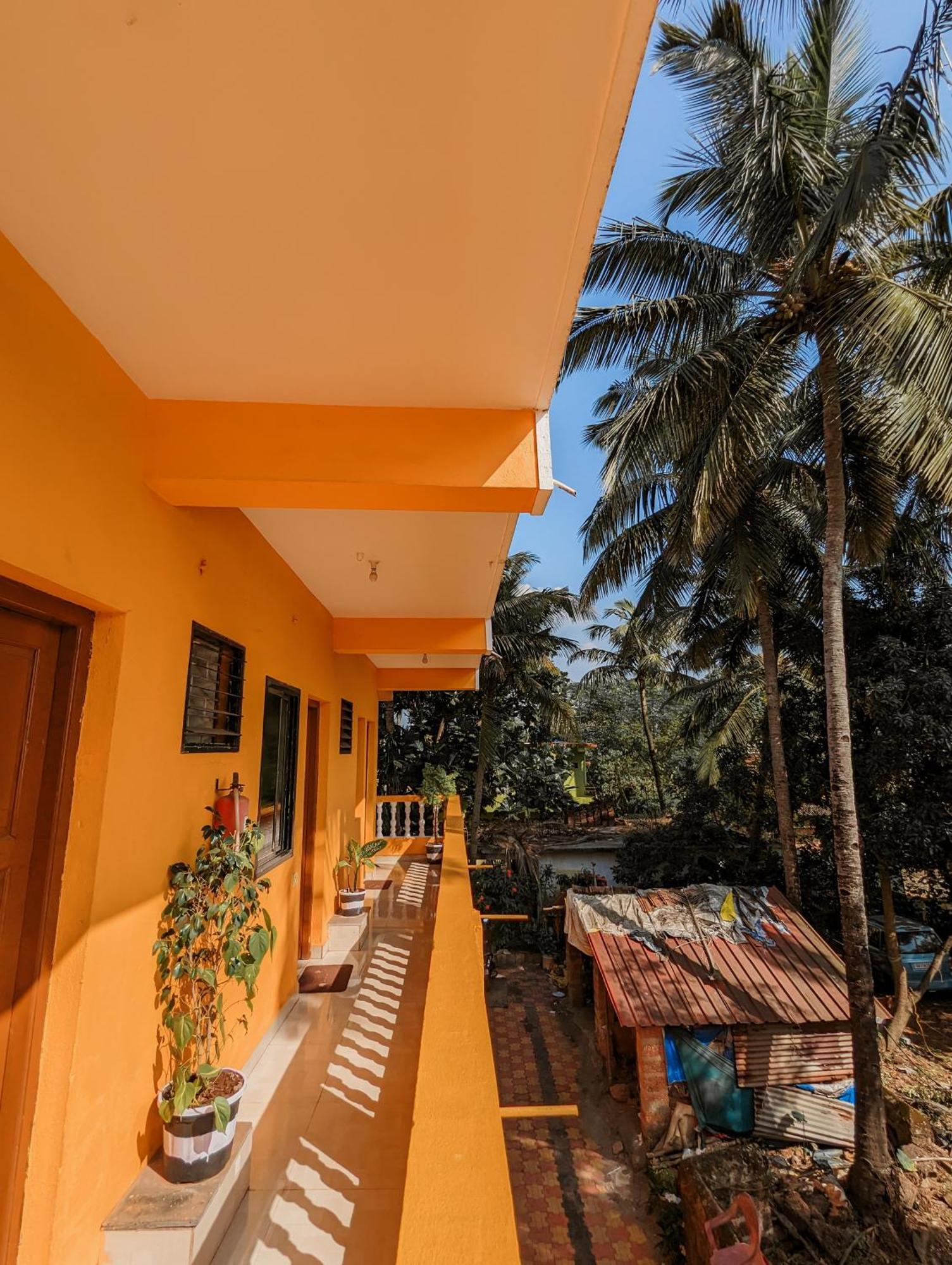 Krishna Guest house *